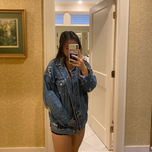 American Eagle Distressed Jean Jacket - Picture 2 of 5